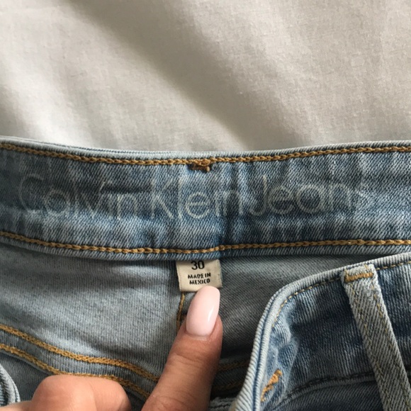 Calvin Klein Jeans - Picture 2 of 5